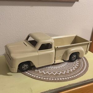 VTG Structo Toys Ranchero Pick-up Metal Classic Cream Toy Truck